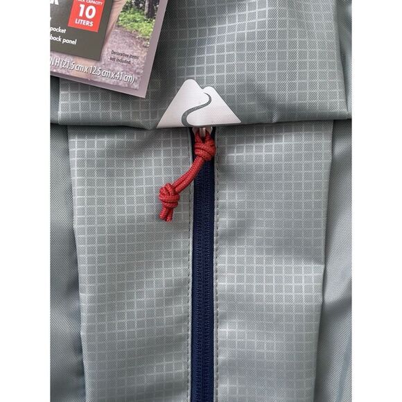 Ozark Trail Unisex 10L Day Pack, LIGHT GREEN - Picture 3 of 9